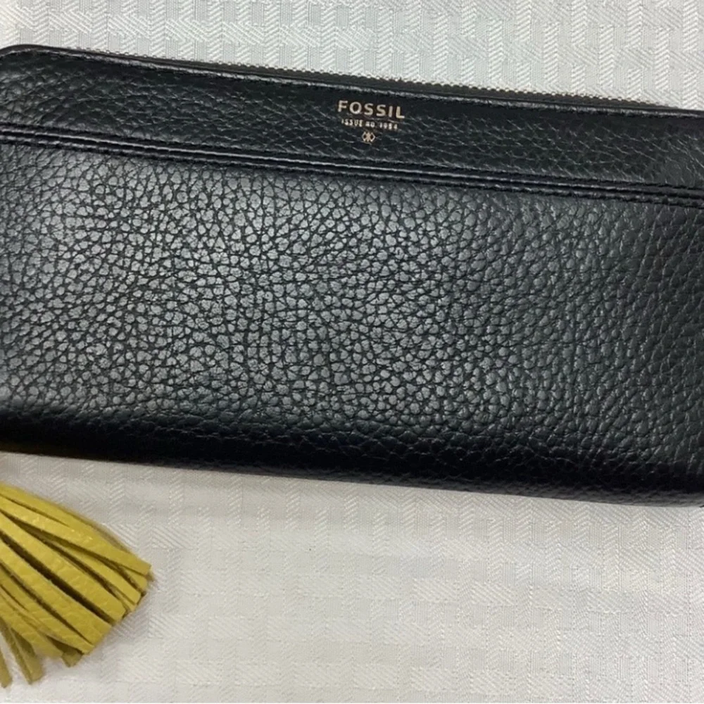 FOSSIL Pebble LEATHER Wallet Black Yellow Tassel Zip A Round Closure No Callouts - Picture 5 of 15